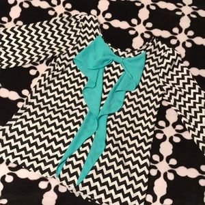 Juniors XS Chevron Top with teal bow on back